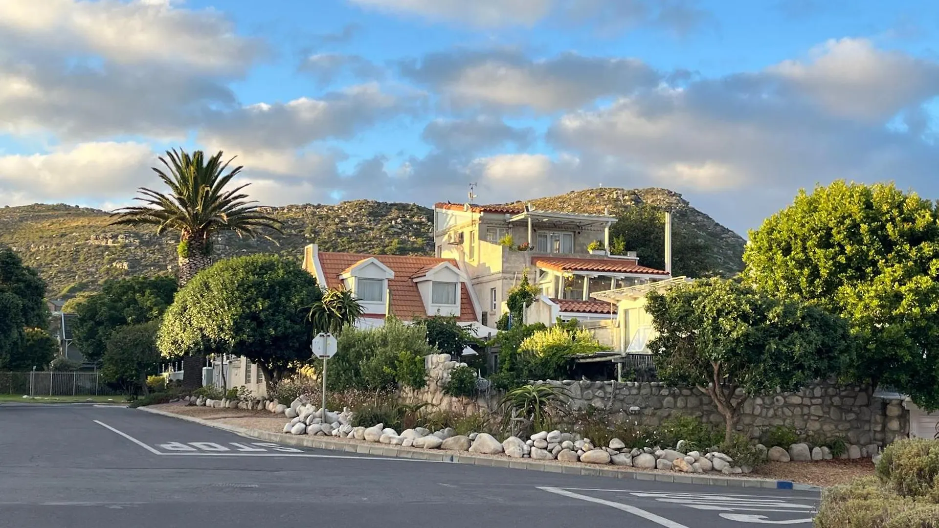 Storyhouse In Kommetjie Apartment